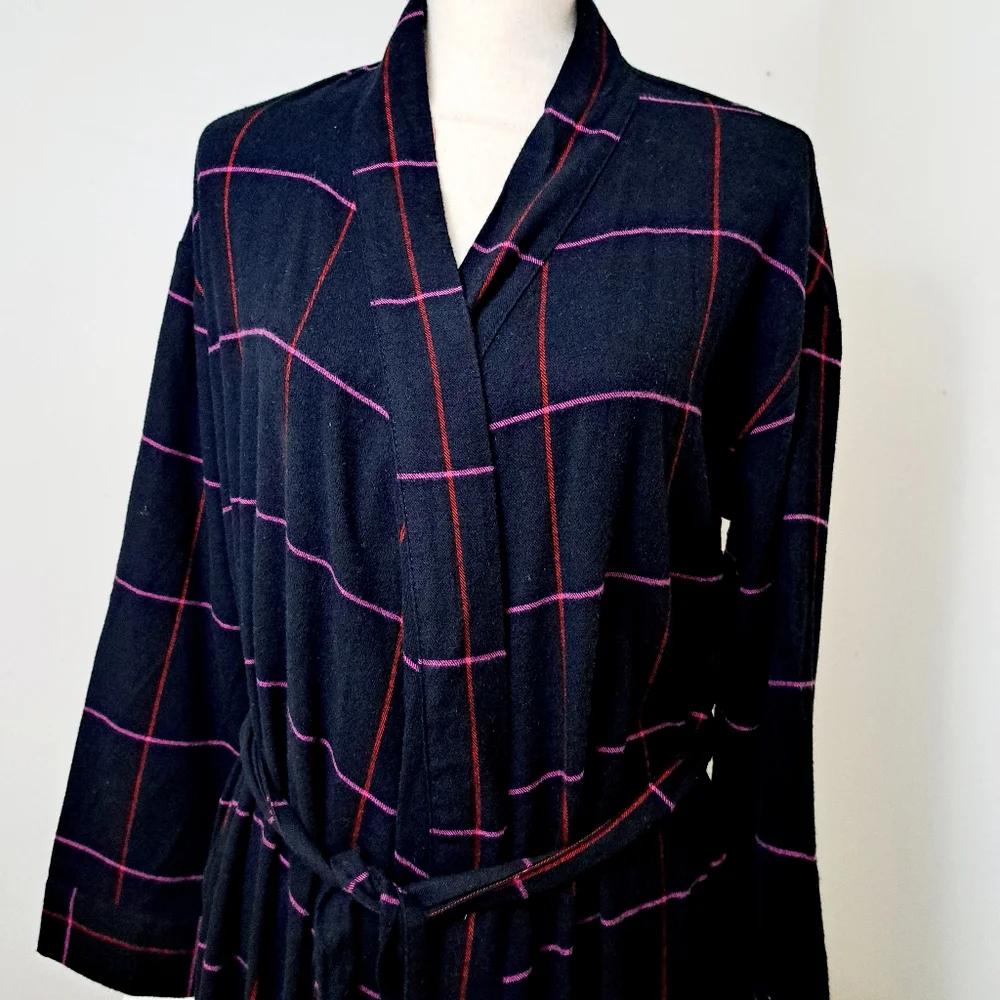 Star Above Women's Robe In Black and Red Plaid Size M/L